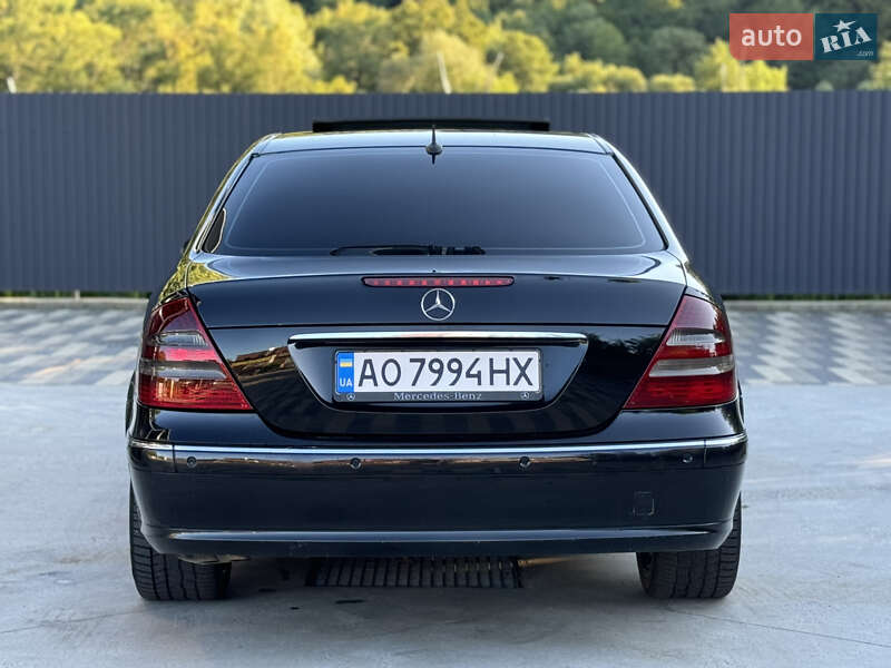 Седан Mercedes-Benz E-Class 2002 в Сваляве