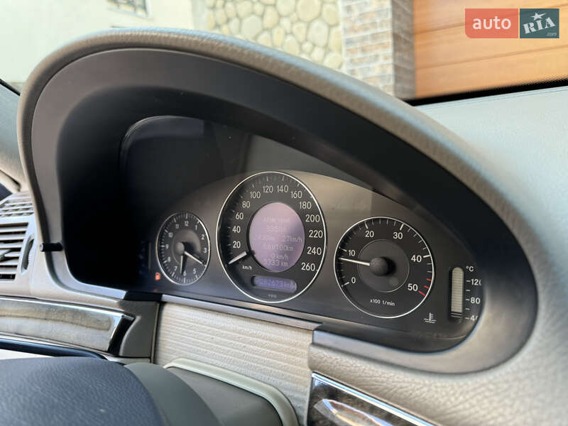 Седан Mercedes-Benz E-Class 2002 в Сваляве