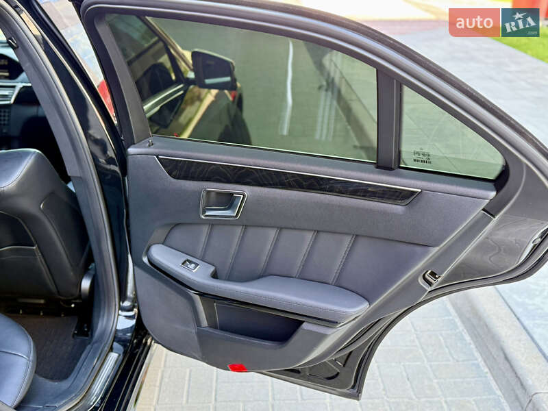 Седан Mercedes-Benz E-Class 2012 в Львове
