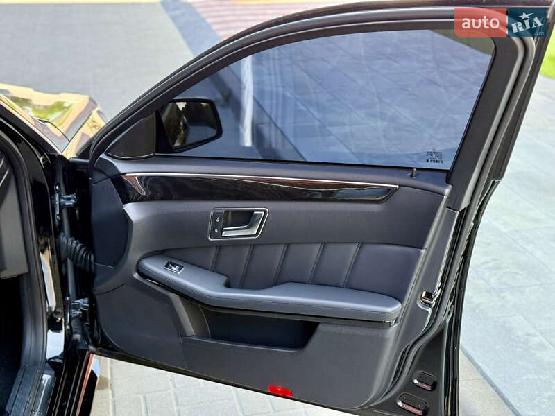 Седан Mercedes-Benz E-Class 2012 в Львове