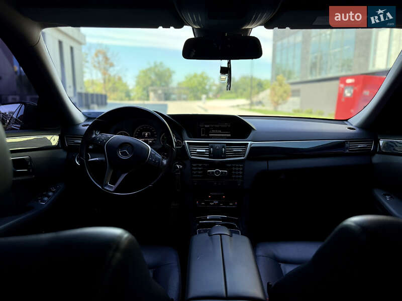 Седан Mercedes-Benz E-Class 2012 в Львове