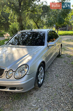 Седан Mercedes-Benz E-Class 2002 в 