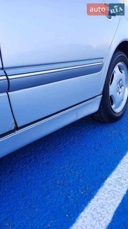 Седан Mercedes-Benz E-Class 2001 в Черновцах