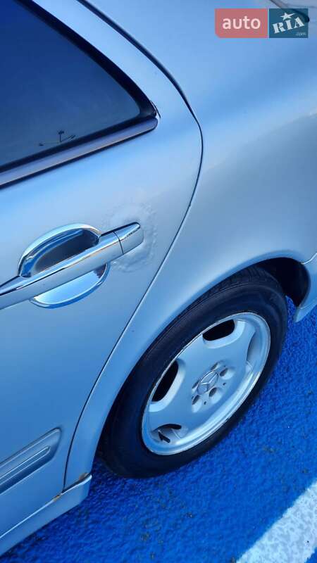 Седан Mercedes-Benz E-Class 2001 в Черновцах