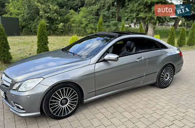 Купе Mercedes-Benz E-Class 2009 в 