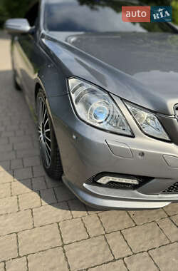 Купе Mercedes-Benz E-Class 2009 в 