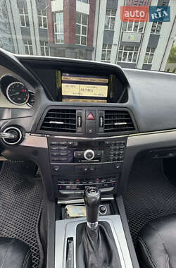 Купе Mercedes-Benz E-Class 2009 в 