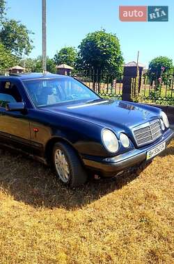 Седан Mercedes-Benz E-Class 1997 в Саврані