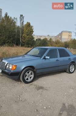 Седан Mercedes-Benz E-Class 1986 в 
