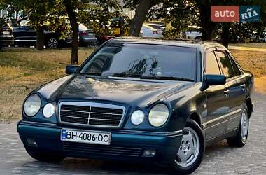 Седан Mercedes-Benz E-Class 1999 в 