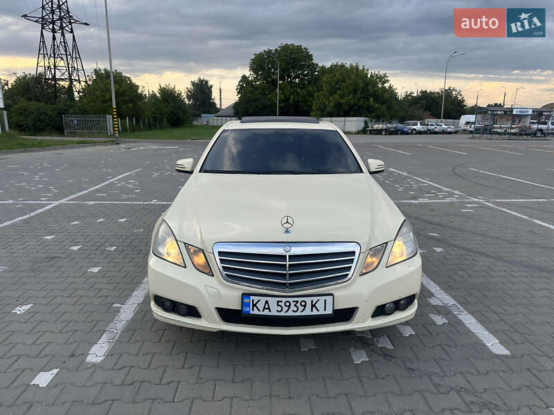 Седан Mercedes-Benz E-Class 2011 в Черновцах