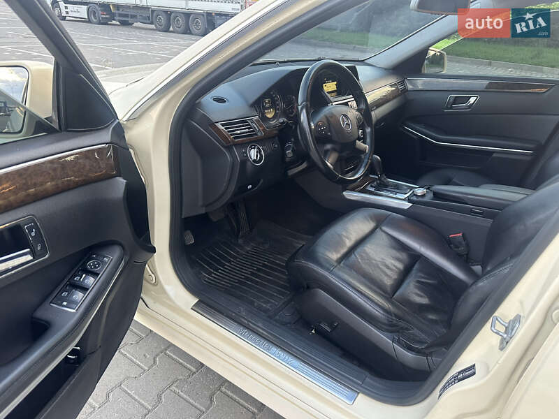 Седан Mercedes-Benz E-Class 2011 в Черновцах