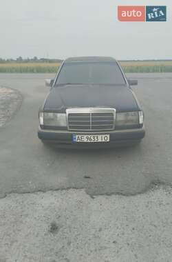 Седан Mercedes-Benz E-Class 1993 в Новій Басані