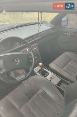 Седан Mercedes-Benz E-Class 1993 в 