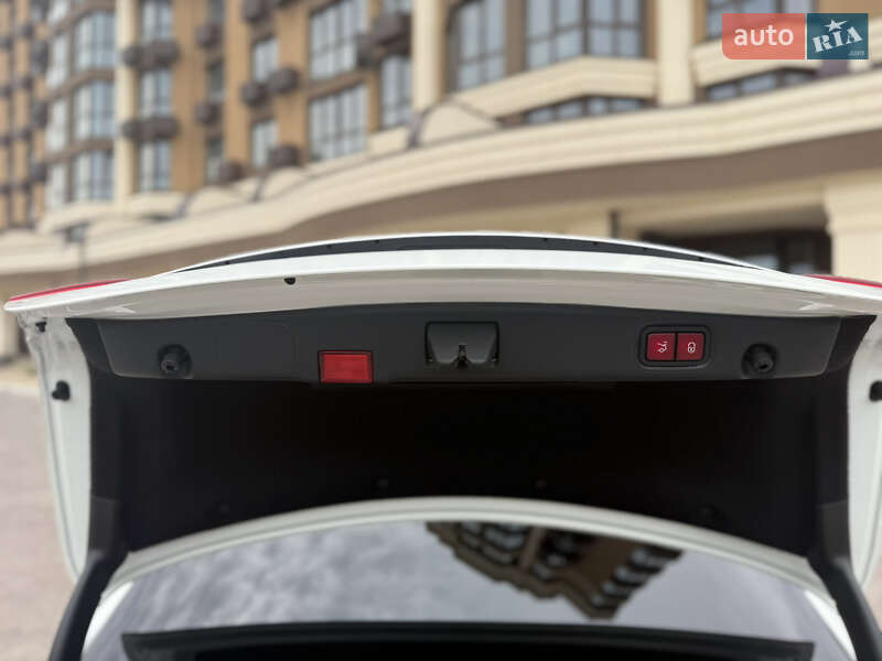 Седан Mercedes-Benz E-Class 2021 в Києві