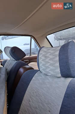 Седан Mercedes-Benz E-Class 1974 в 