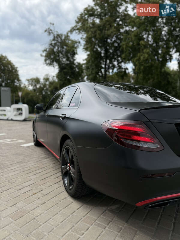 Седан Mercedes-Benz E-Class 2018 в Львове