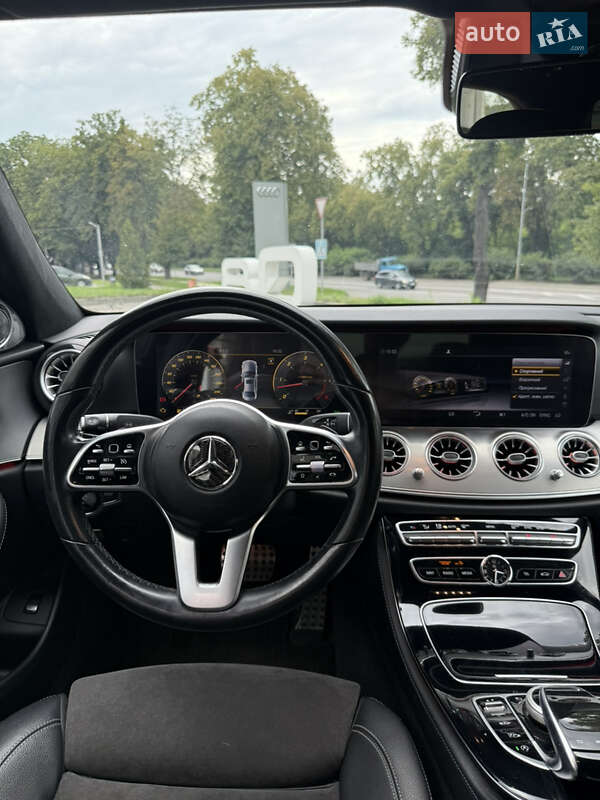 Седан Mercedes-Benz E-Class 2018 в Львове