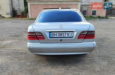 Седан Mercedes-Benz E-Class 2000 в  фото 17 Седан Mercedes-Benz E-Class 2000 в