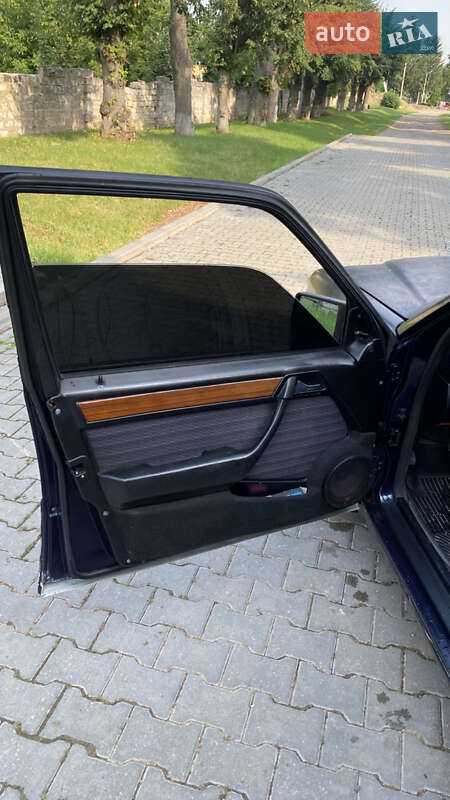 Седан Mercedes-Benz E-Class 1986 в Сокирянах