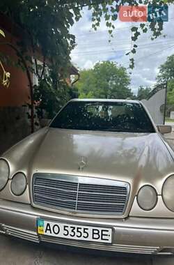 Седан Mercedes-Benz E-Class 1997 в Тячеве