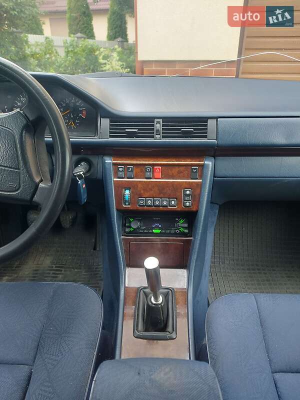 Седан Mercedes-Benz E-Class 1995 в Львові