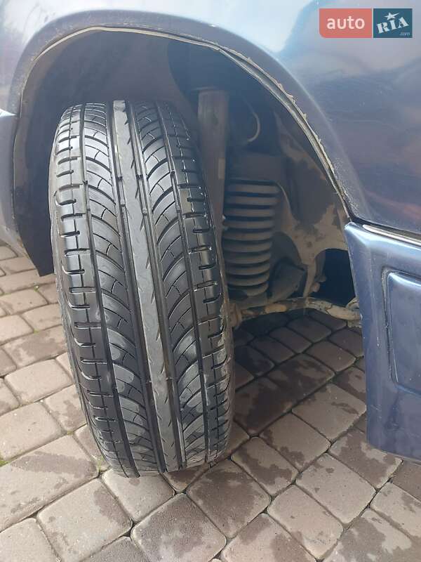 Седан Mercedes-Benz E-Class 1995 в Львові