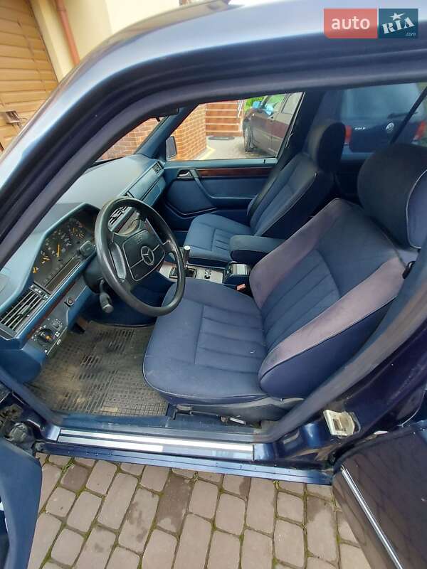 Седан Mercedes-Benz E-Class 1995 в Львові