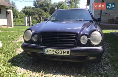 Седан Mercedes-Benz E-Class 1996 в Отинії