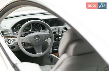Купе Mercedes-Benz E-Class 2010 в 
