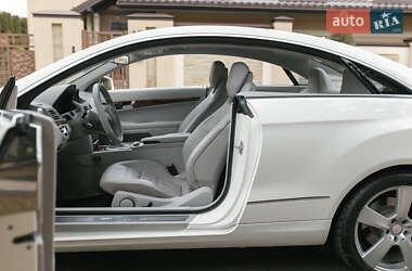 Купе Mercedes-Benz E-Class 2010 в 