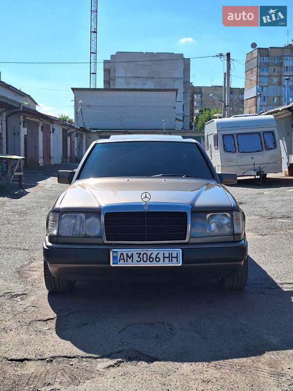 Седан Mercedes-Benz E-Class 1989 в Житомире