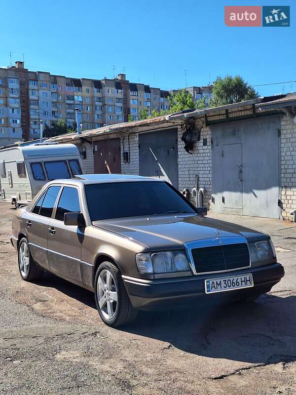Седан Mercedes-Benz E-Class 1989 в Житомире