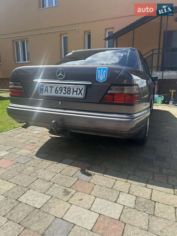 Седан Mercedes-Benz E-Class 1994 в Долині фото 5 Седан Mercedes-Benz E-Class 1994 в Долині