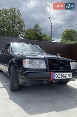 Седан Mercedes-Benz E-Class 1985 в Жидачове