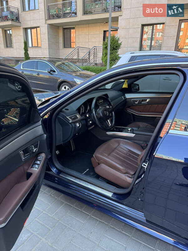 Седан Mercedes-Benz E-Class 2014 в Чернівцях