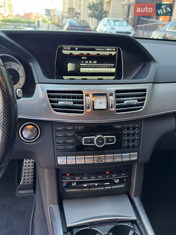 Седан Mercedes-Benz E-Class 2014 в Чернівцях