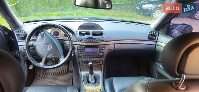 Седан Mercedes-Benz E-Class 2003 в Черновцах