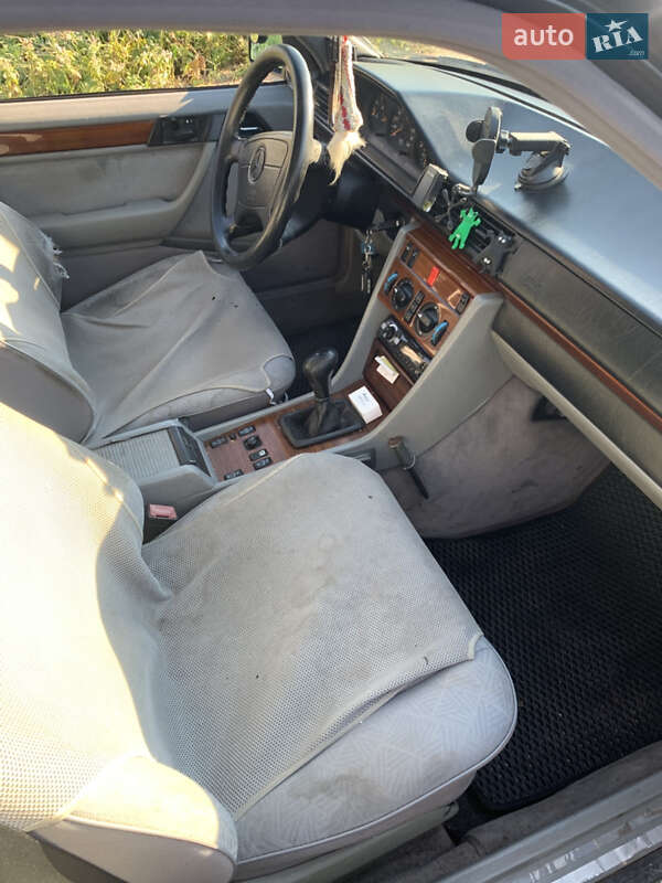 Седан Mercedes-Benz E-Class 1995 в Житомире