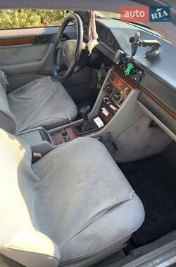 Седан Mercedes-Benz E-Class 1995 в 