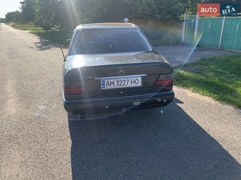 Седан Mercedes-Benz E-Class 1995 в Житомире