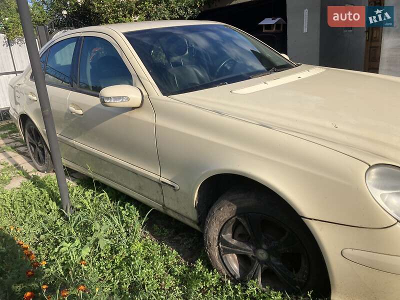 Седан Mercedes-Benz E-Class 2003 в Козельце