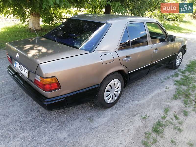 Mercedes-Benz E-Class 1987