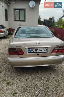 Седан Mercedes-Benz E-Class 2001 в 