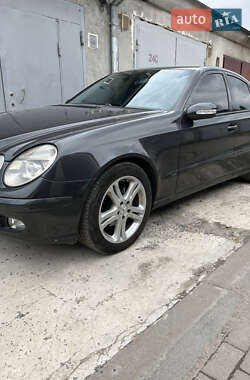 Седан Mercedes-Benz E-Class 2002 в  фото 2 Седан Mercedes-Benz E-Class 2002 в