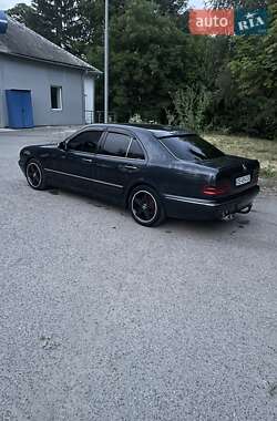 Седан Mercedes-Benz E-Class 2000 в Кицмани