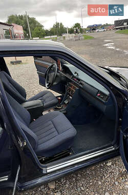 Седан Mercedes-Benz E-Class 1991 в  фото 6 Седан Mercedes-Benz E-Class 1991 в