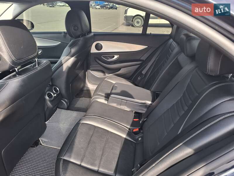 Седан Mercedes-Benz E-Class 2016 в Львові