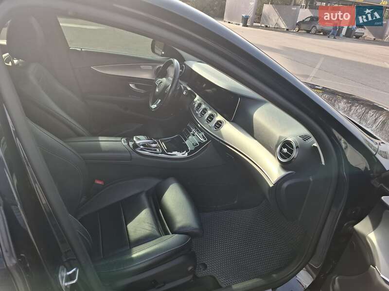 Седан Mercedes-Benz E-Class 2016 в Львові