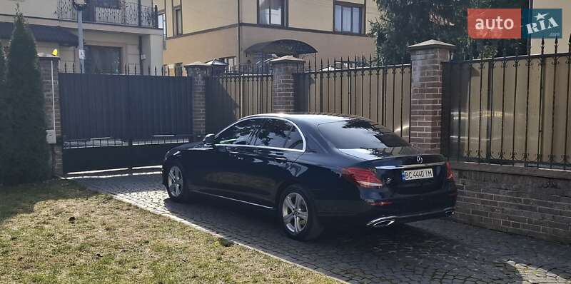 Седан Mercedes-Benz E-Class 2016 в Львові